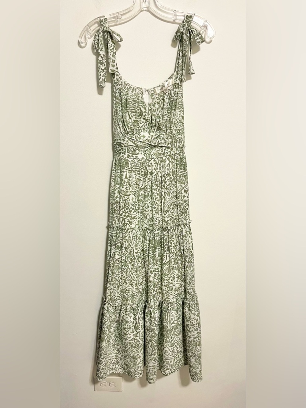 ROW A Tie Shoulder Fitted Waist IKAT Print Maxi Dress in Green/Off White. 
Sz XL